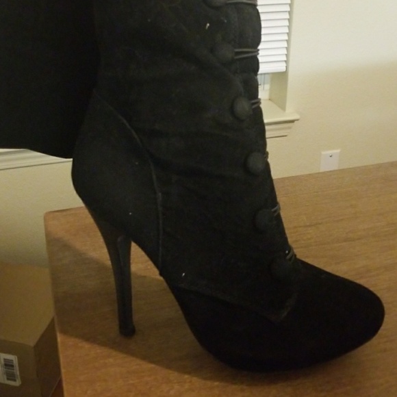 Over the knee boots - Picture 2 of 3